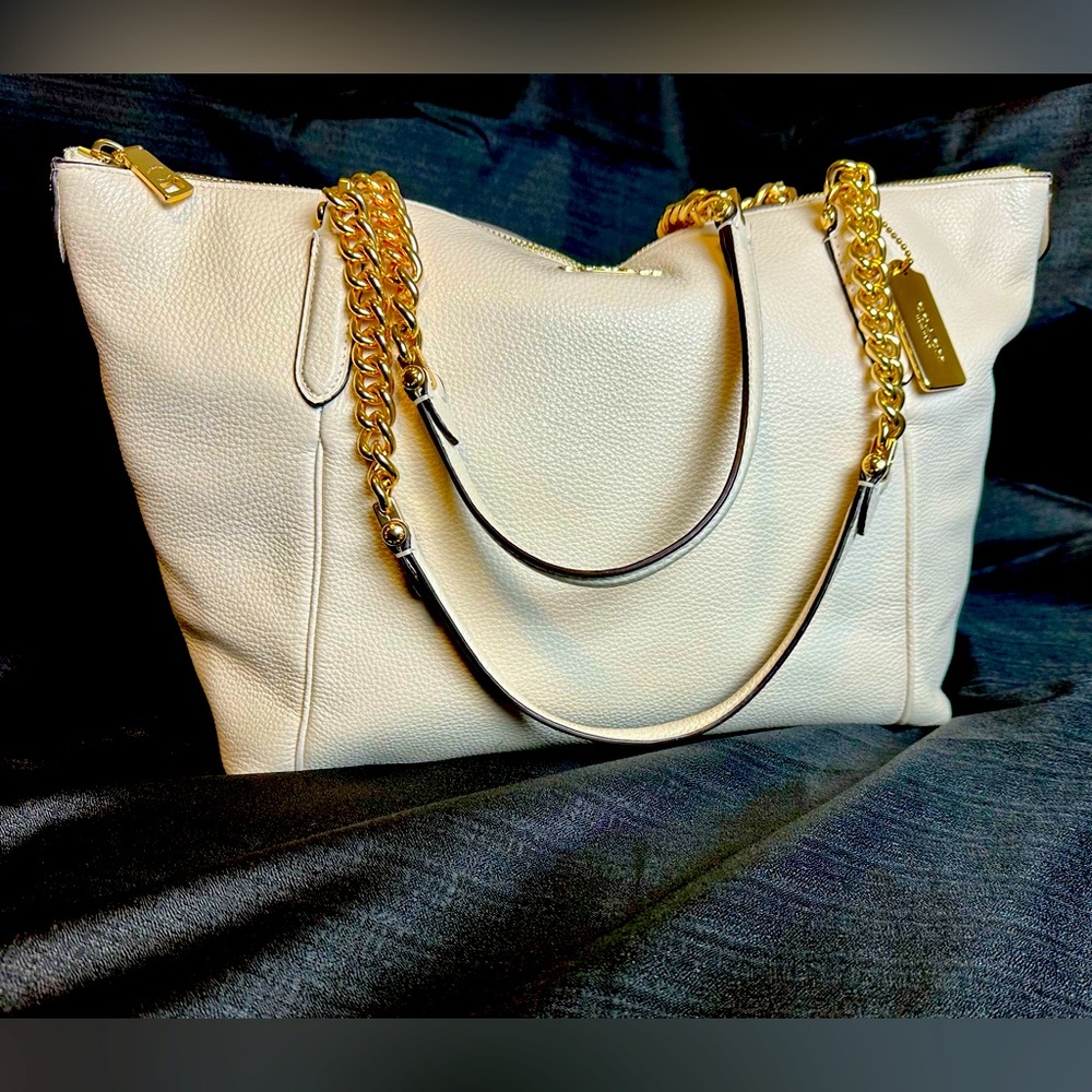 Coach bag in cream leather PRICE NOW 1/2 OFF & like new! Originally over $400